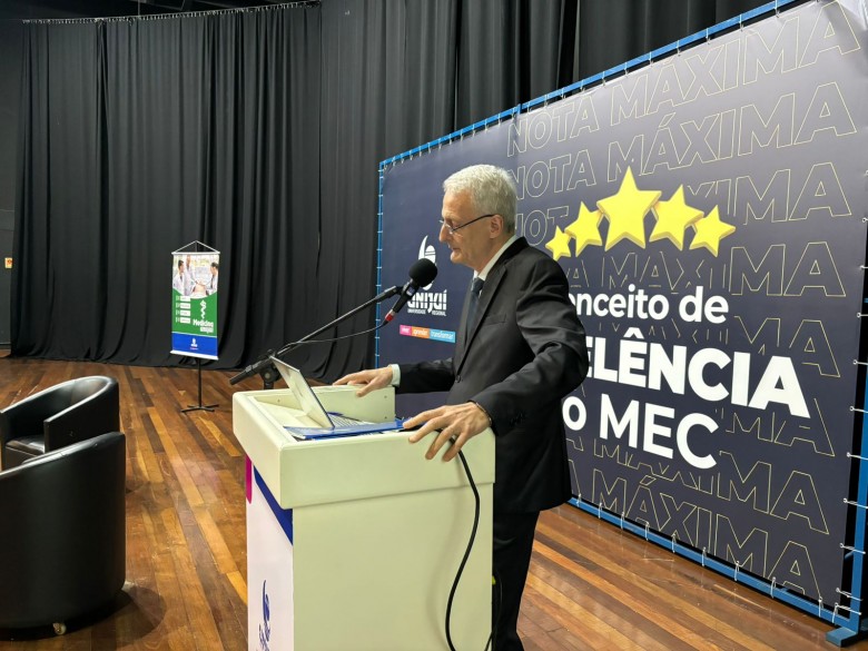 arquivos/tinyMCE4/admmogly/curso-de-medicina-promove-aula-inaugural e-cerimonia-de-entrega-de-jalecos-aos-novos-estudantes/jalecos04.jpeg